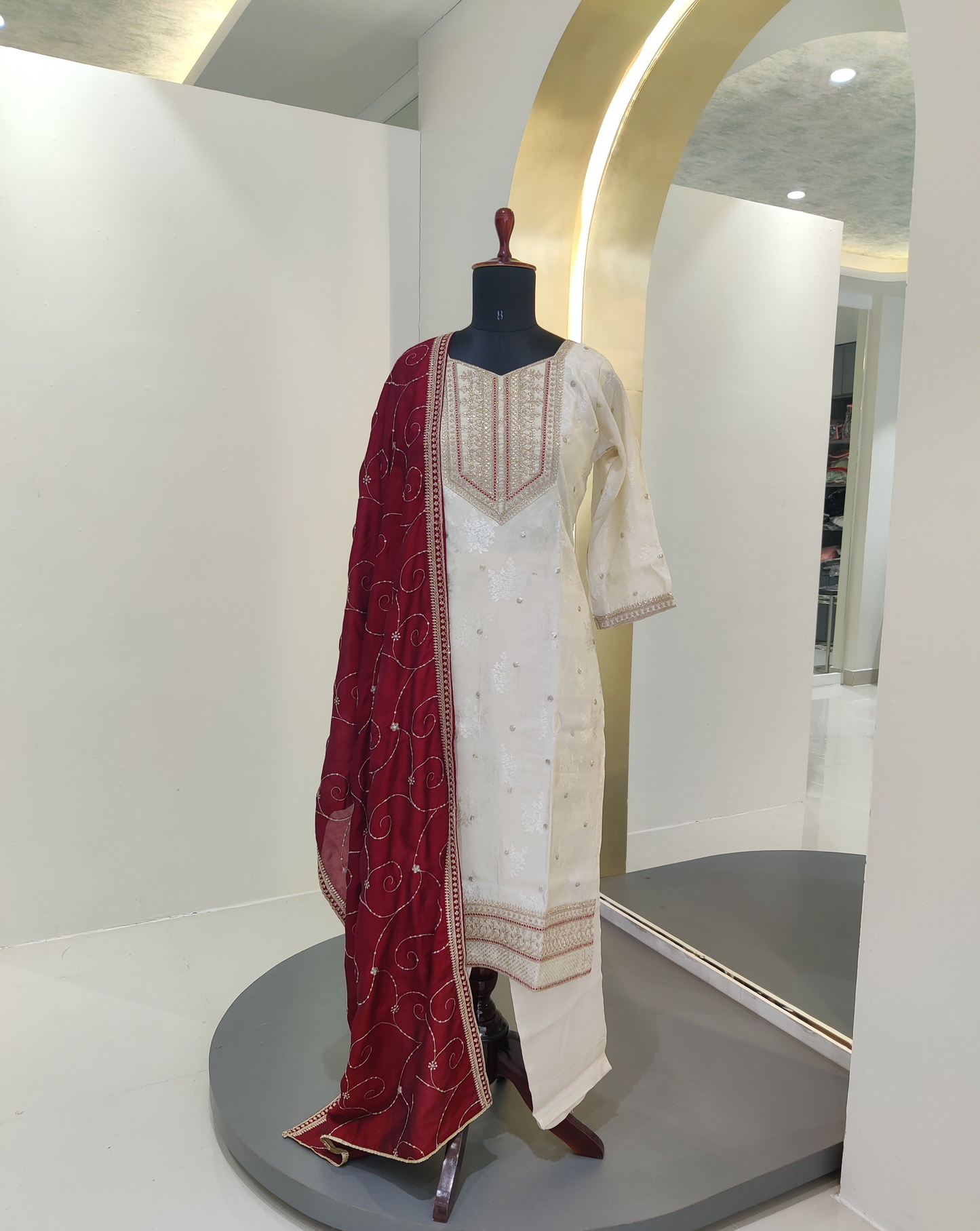 Tissue shimmer silk suit