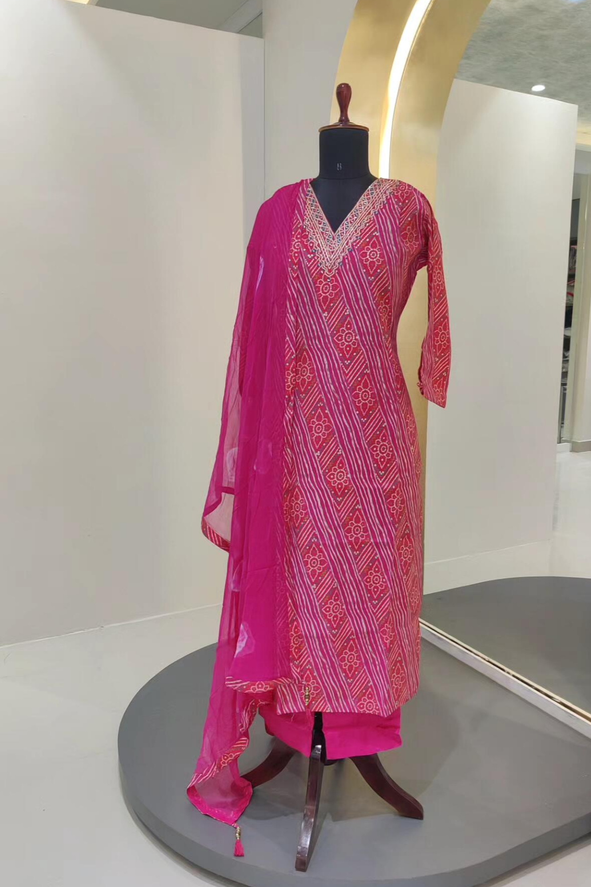 Bandhini style suit