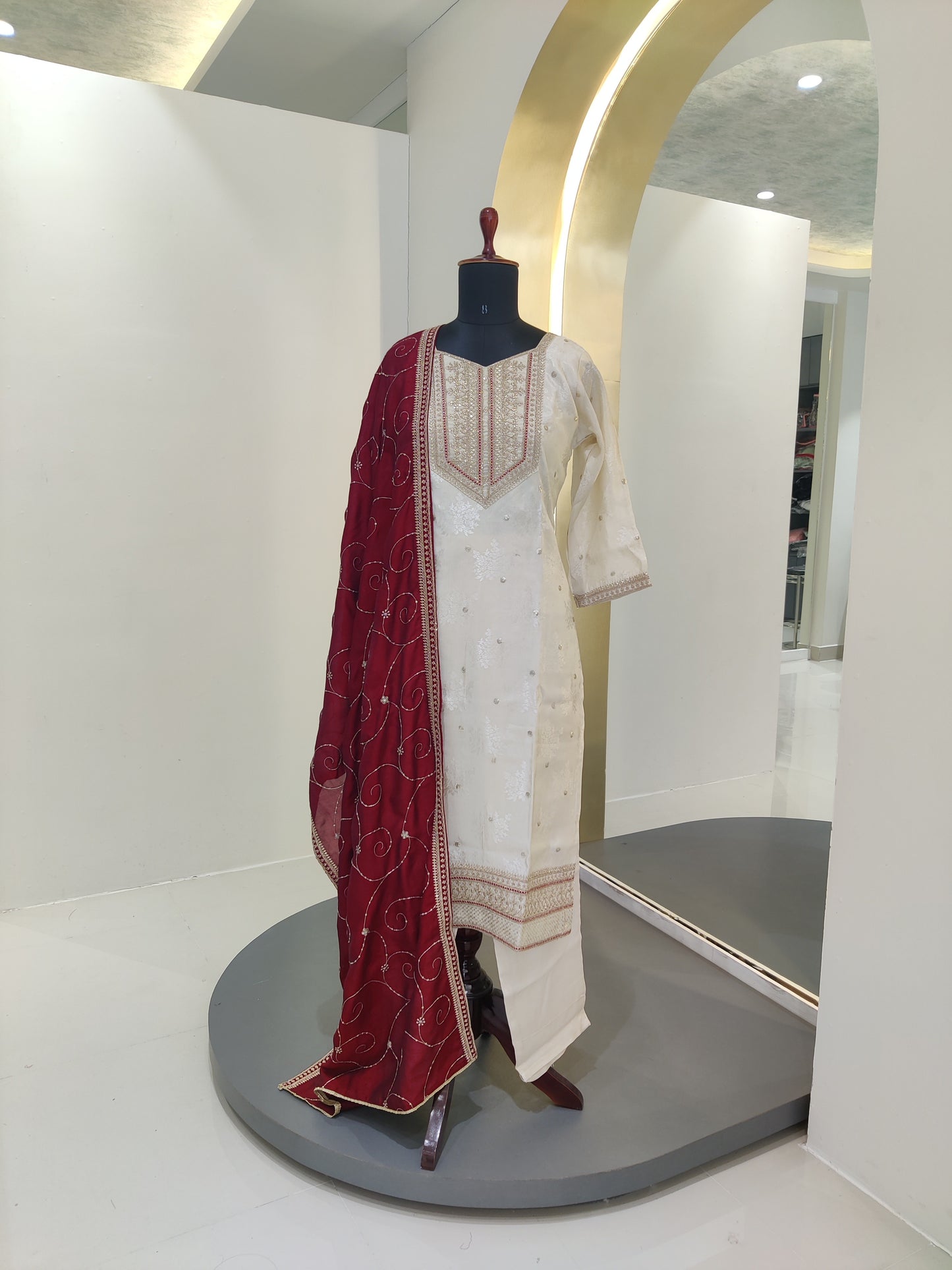 Tissue shimmer silk suit