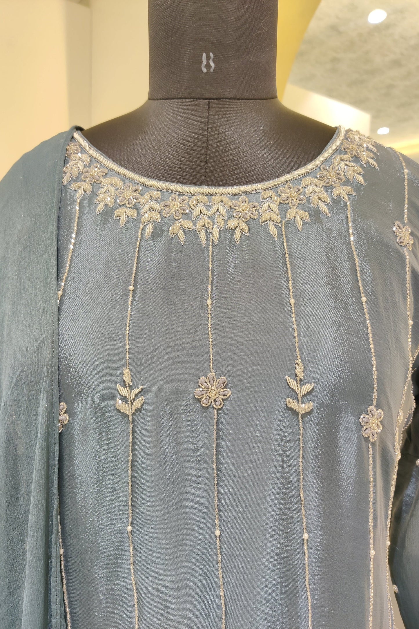 Chinnon hand work suit
