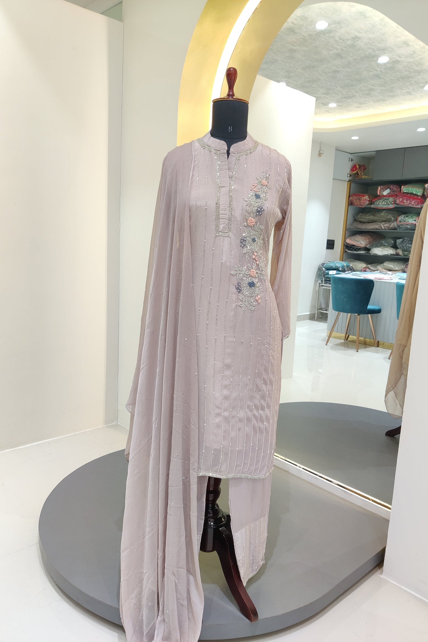 Chinnon hand work suit