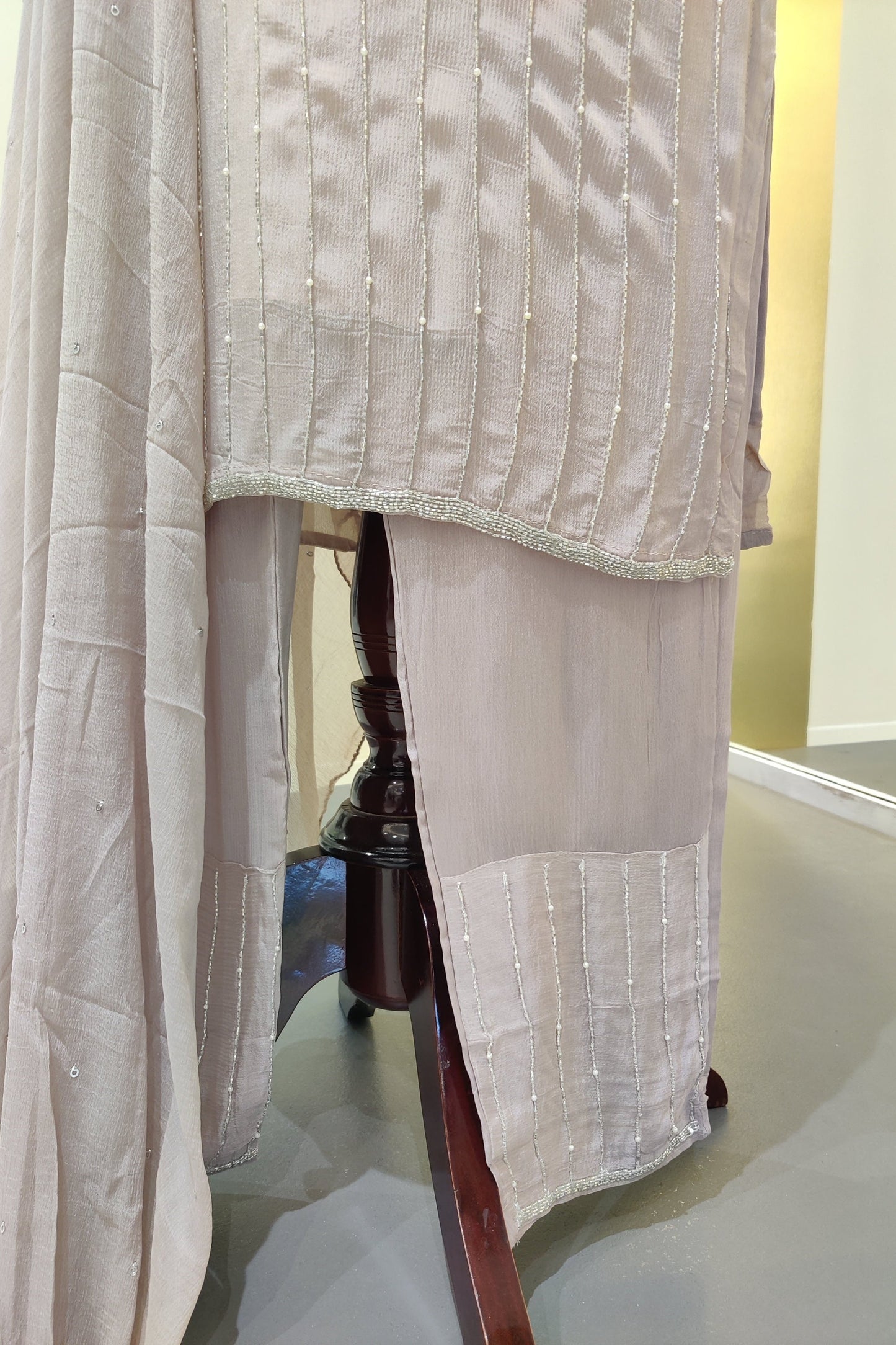 Chinnon hand work suit