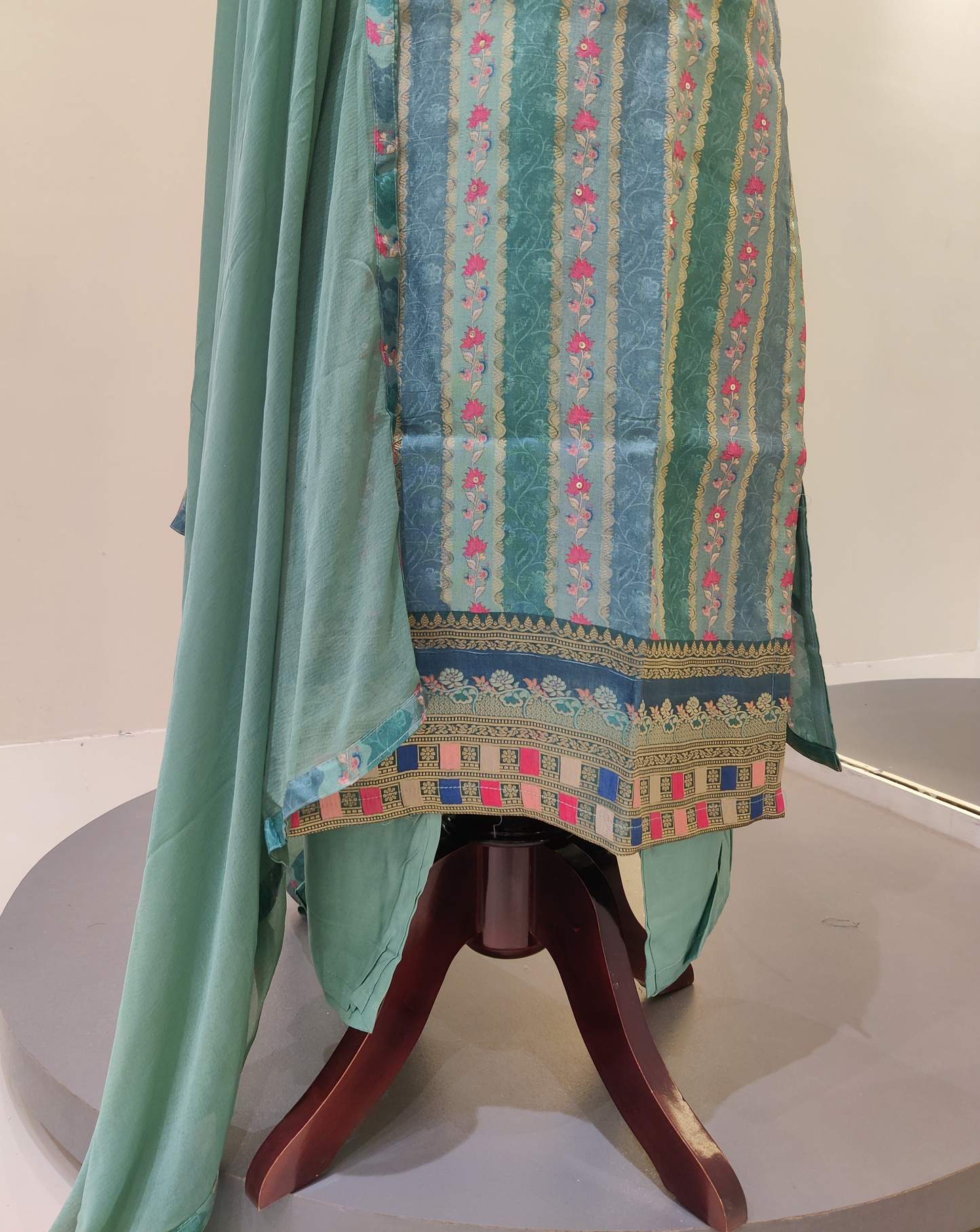 Dola silk printed kurta set
