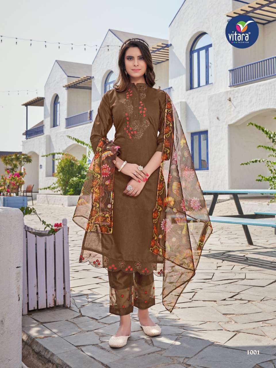Silk suit with organza details