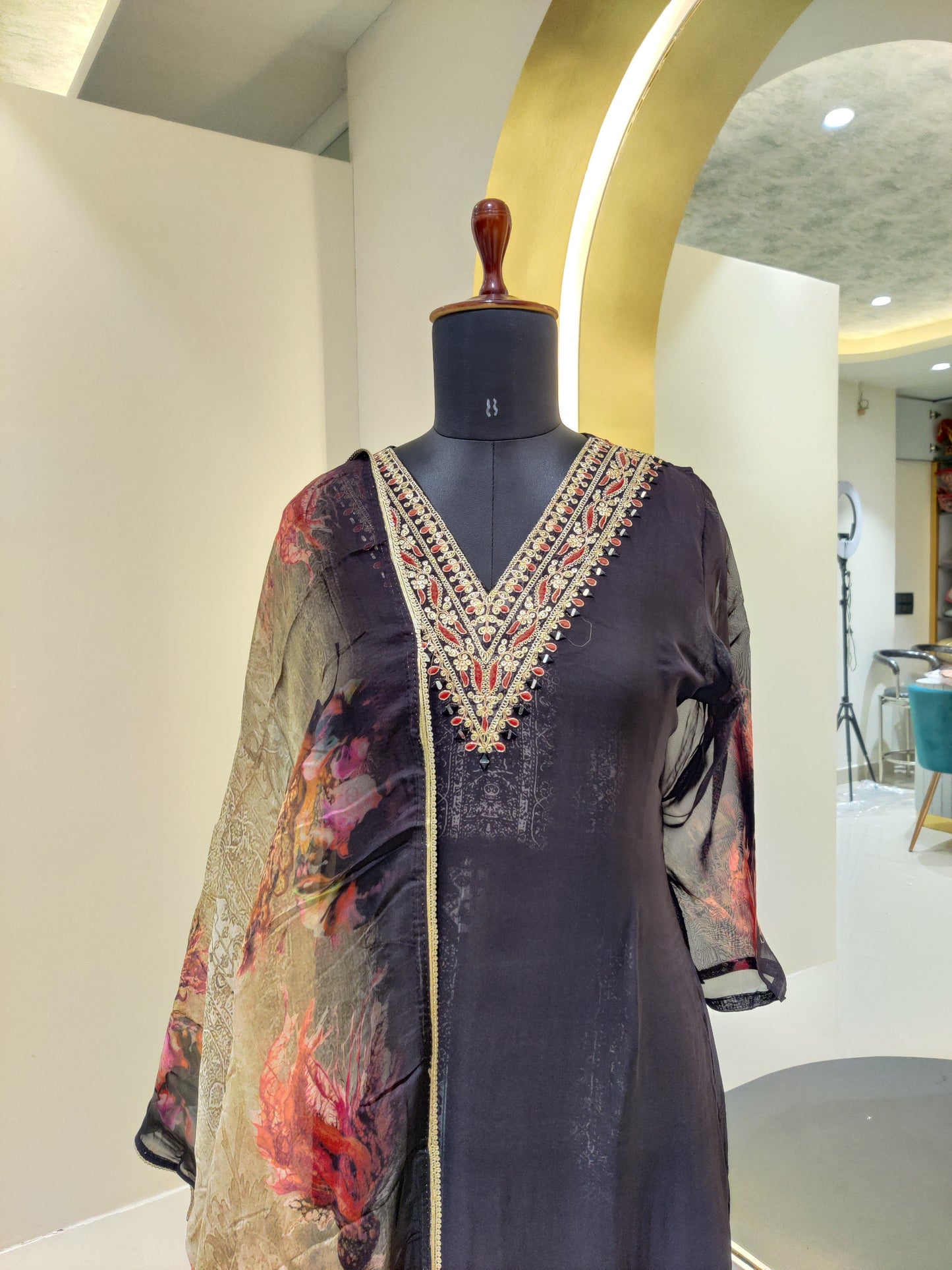 Organza suit with zari details - Black
