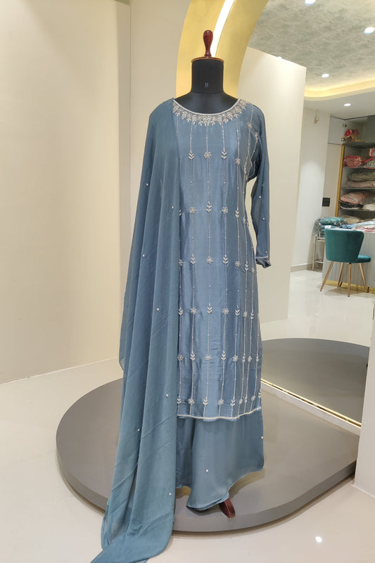 Chinnon hand work suit